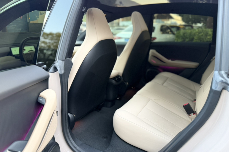 蔚来ET5 2022款 75kWh中控内饰7003