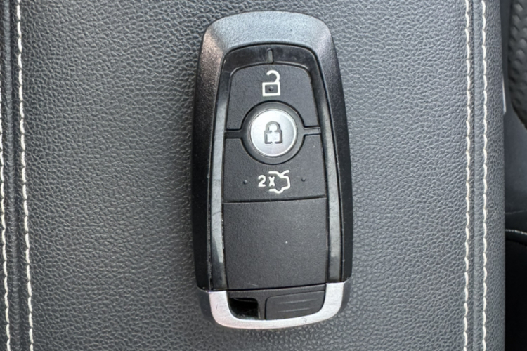 福特 福克斯 2020款 三厢 EcoBoost 180 自动锋潮型中控内饰7004