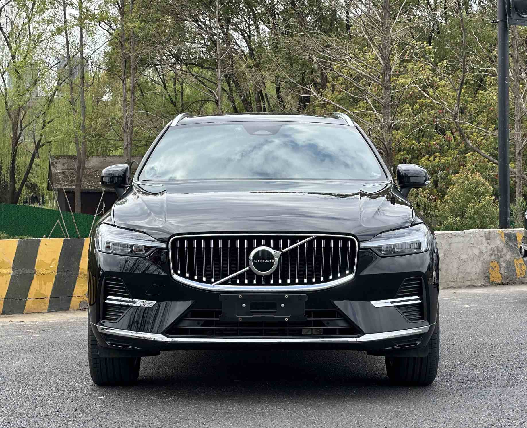 沃尔沃XC60 2025款 B5 四驱智远豪华版(3)