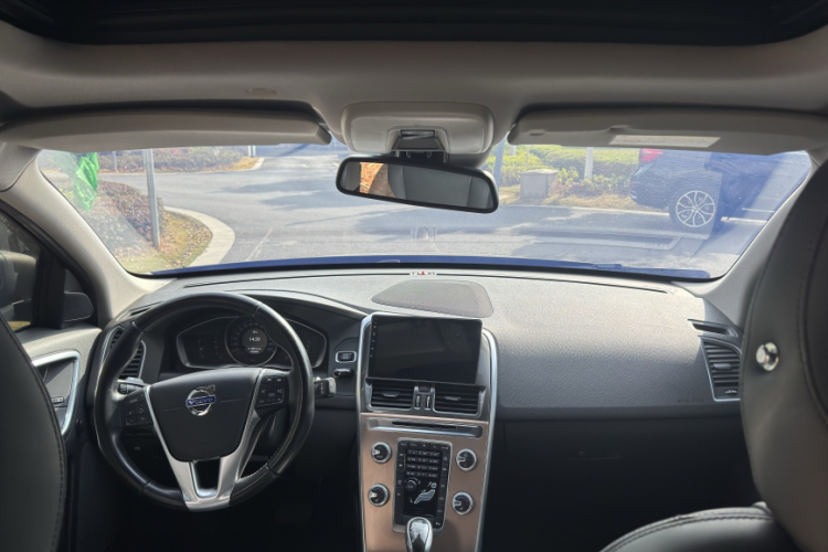 沃尔沃XC60 2015款 T5 智进版中控内饰7002