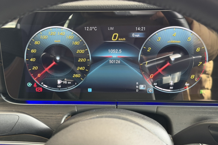 奔驰E级 2022款 改款二 E 260 L 运动型 4MATIC中控内饰15