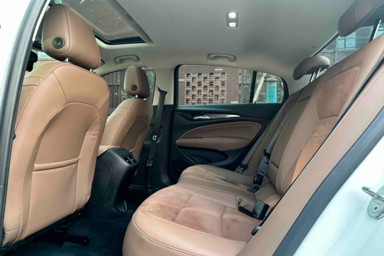 别克 君威 2019款 20T 豪华型 国VI中控内饰7003