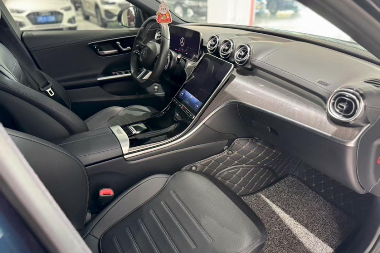 奔驰C级 2022款 C 260 L 运动版中控内饰7007