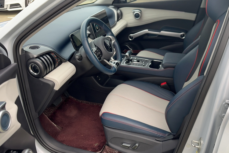 比亚迪 元PLUS 2022款 430KM 尊贵型中控内饰7001