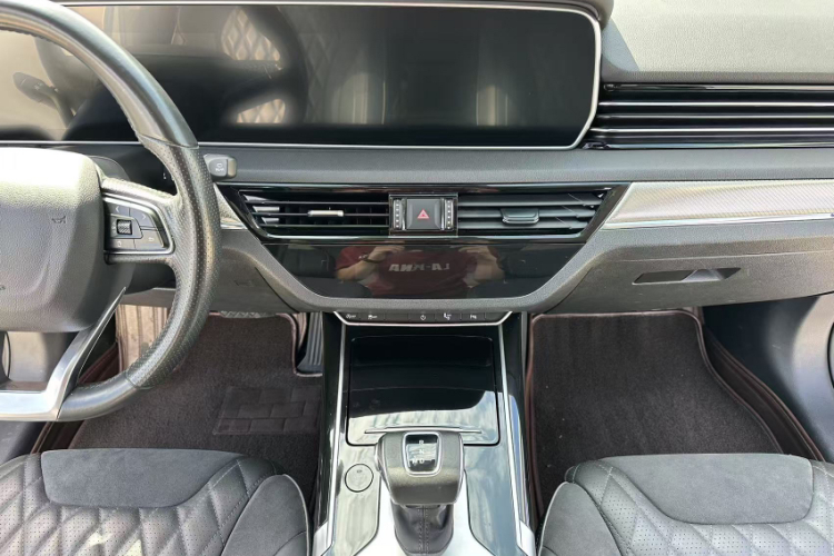 红旗HS5 2019款 2.0T 智联旗享版中控内饰7008