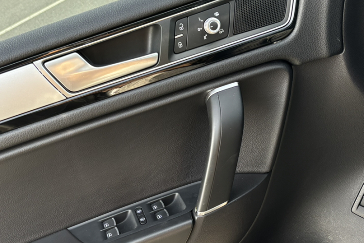 大众 途锐 2016款 3.0TSI 标配型中控内饰7004