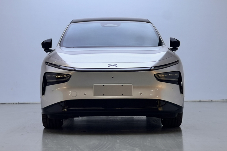 小鹏G7 2025款 702 超长续航 Max车身外观6005