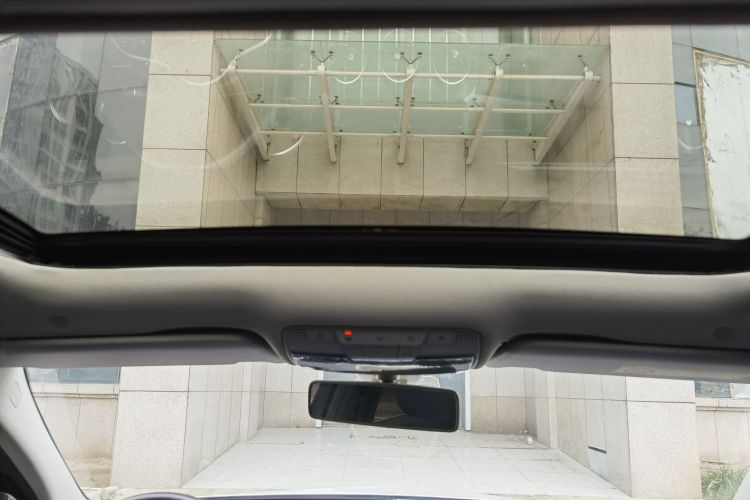 奔驰C级 2019款 C 180 L 时尚型运动版中控内饰7008