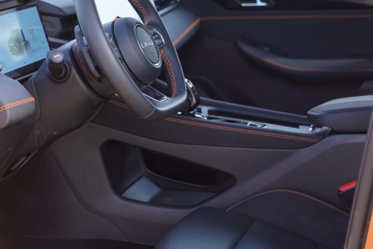 领克03 2025款 2.0TD DCT冠军版Pro中控内饰7001