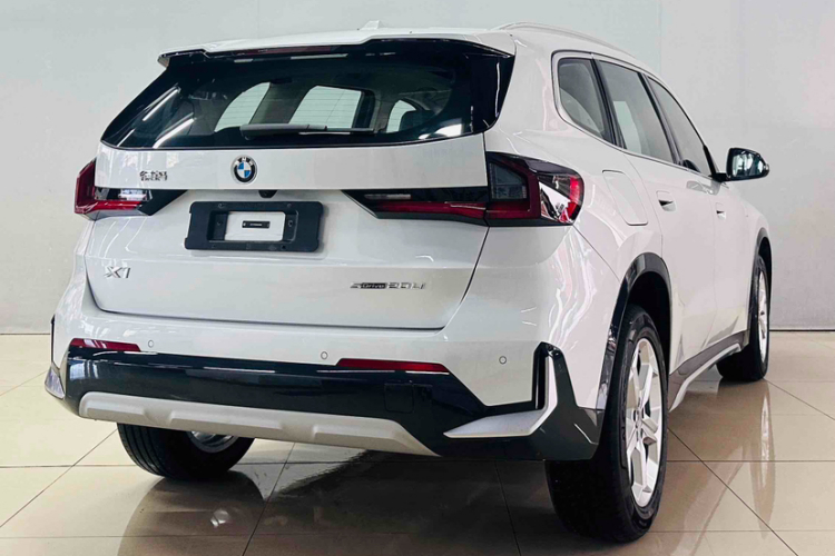 宝马X1 2023款 sDrive20Li X设计套装车身外观6005