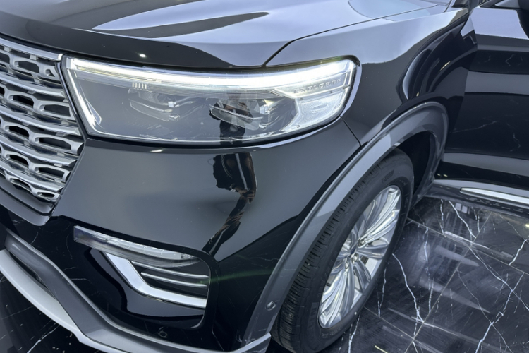 福特 探险者 2020款 EcoBoost 285 四驱钛金版 7座局部细节9001