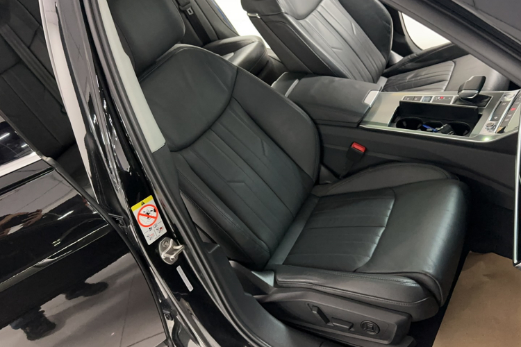 奥迪A6L 2019款 45 TFSI quattro 臻选致雅型中控内饰7004