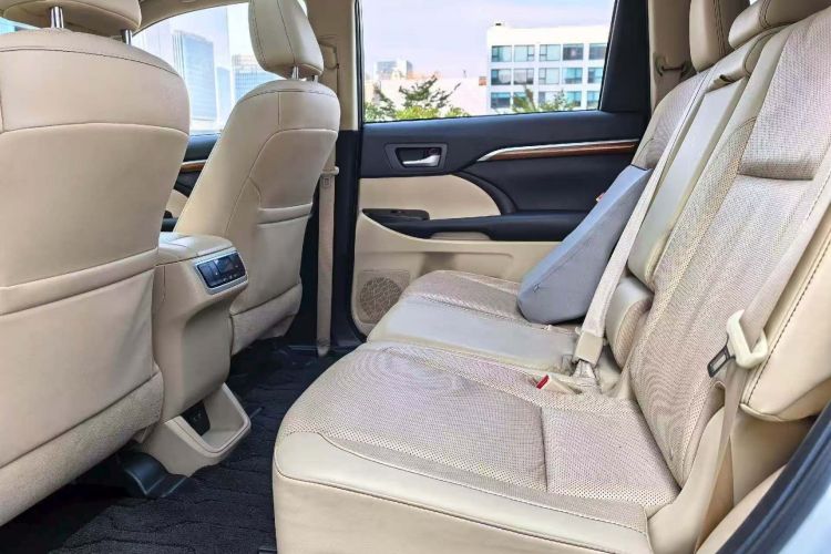 丰田 汉兰达 2018款 2.0T 四驱至尊版 7座 国VI中控内饰7002