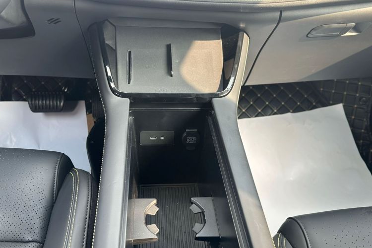 领克06 2025款 Renew 1.5T Halo中控内饰7013