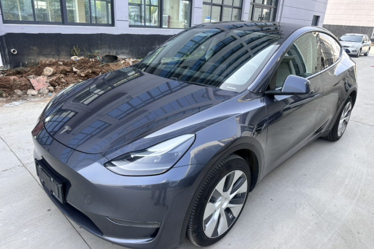 特斯拉 Model Y 2021款 长续航全轮驱动版车身外观1