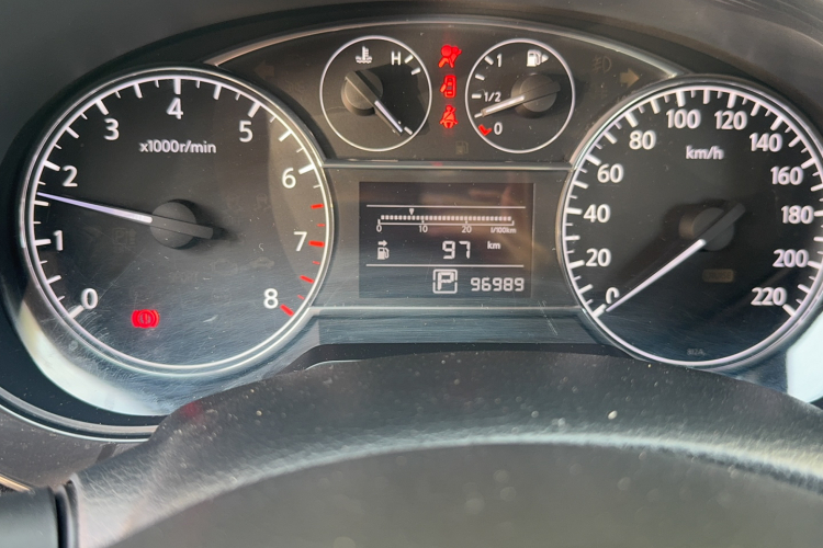 日产 骐达TIIDA 2014款 1.6L CVT舒适型中控内饰15