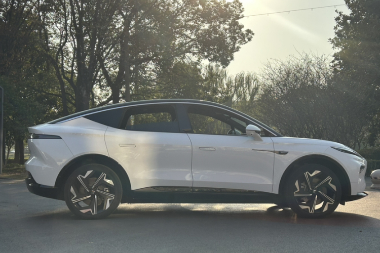 飞凡汽车 飞凡R7 2025款 长续版车身外观6003