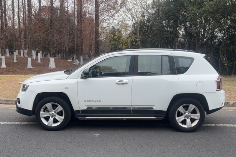 Jeep 指南者(进口) 2014款 2.0L 两驱运动版车身外观6006