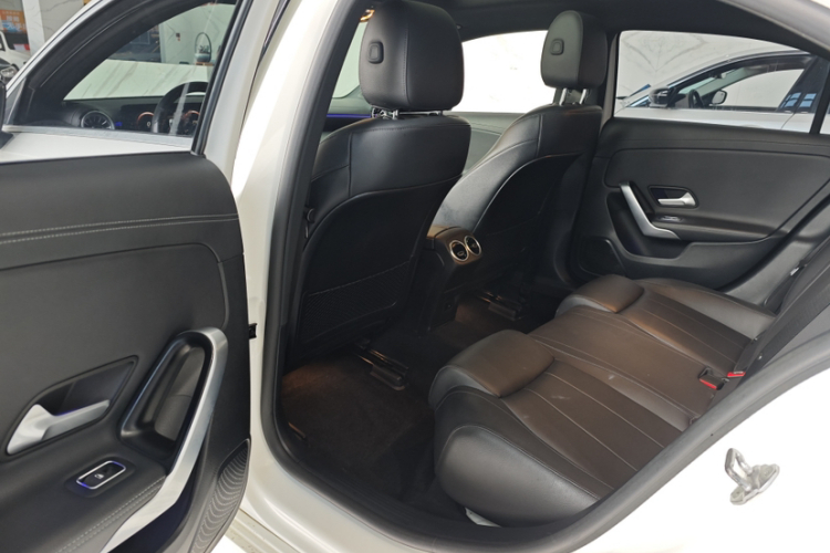 奔驰A级 2022款 改款 A 200 L 运动轿车时尚型中控内饰7006