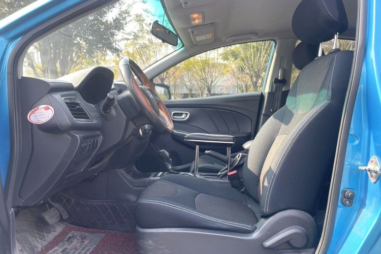 纳智捷 锐3 2016款 1.6L CVT智享型中控内饰7003