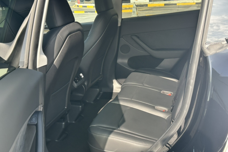 特斯拉 Model Y 2022款 改款 后轮驱动版中控内饰7010