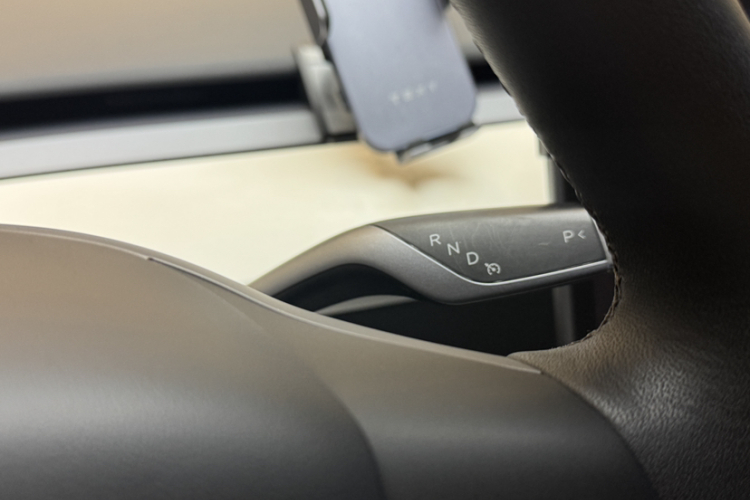 特斯拉 Model Y 2022款 长续航全轮驱动版中控内饰7008