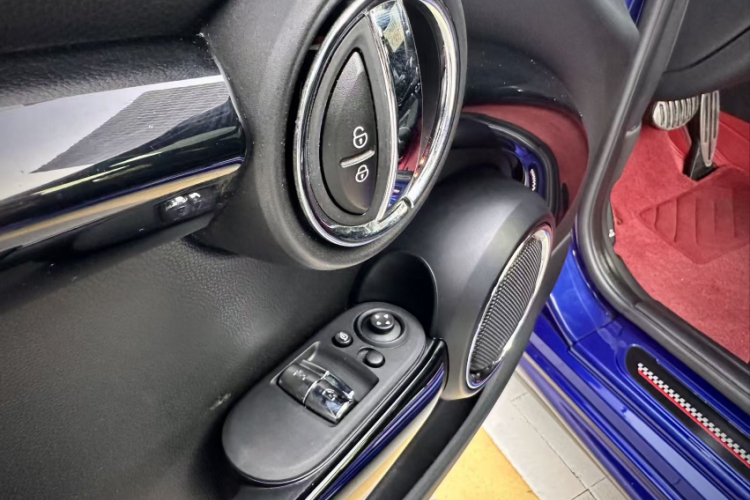 MINI 2018款 1.5T COOPER 赛车手中控内饰7011