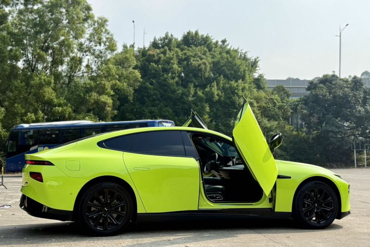 小鹏P7 2022款 670E+鹏翼版车身外观6008