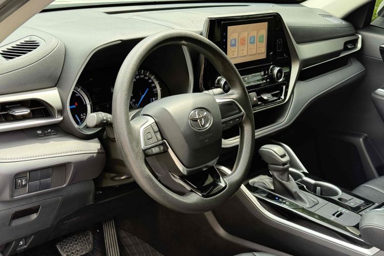 丰田 汉兰达 2022款 双擎 2.5L 四驱精英版 7座中控内饰7002