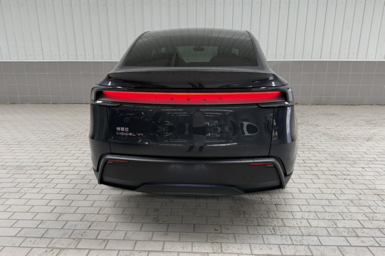 特斯拉 Model Y 2025款 改款 长续航全轮驱动版车身外观6004