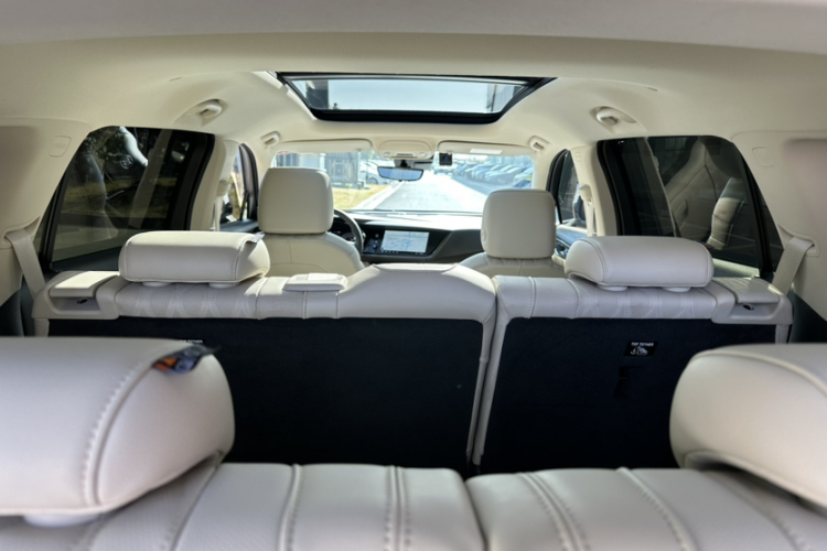 别克 2022款 昂科威Plus Avenir艾维亚 七座版中控内饰7005