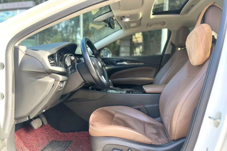 别克 君威 2019款 20T 精英型 国VI中控内饰7002