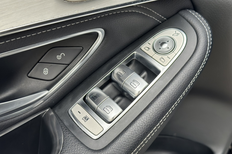 奔驰GLC 2017款 GLC 200 4MATIC中控内饰7005