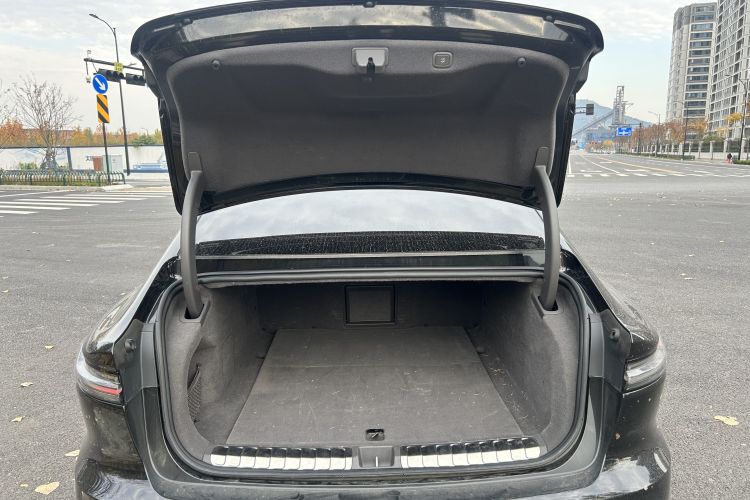 蔚来ET7 2022款 100kWh 首发版中控内饰7009