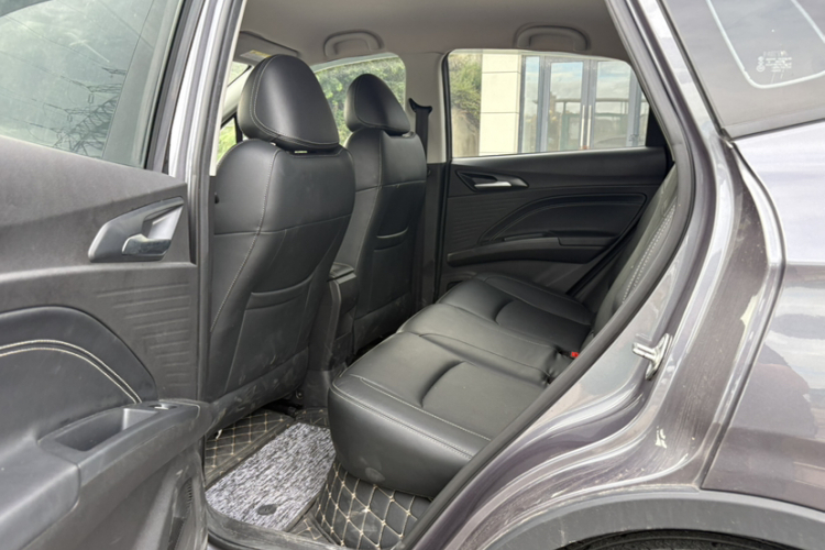 哪吒汽车 哪吒V 2022款 潮 400 Lite中控内饰7005