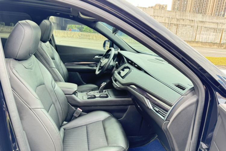 凯迪拉克XT4 2021款 28T 两驱技术型中控内饰7011