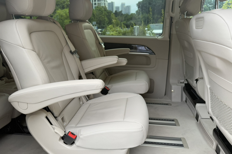 奔驰V级 2016款 V 260 领航版中控内饰7010