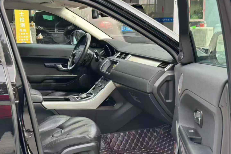 路虎 揽胜极光(进口) 2014款 2.0T 5门耀真版中控内饰7002