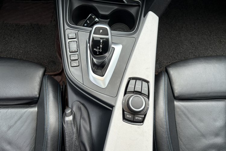 宝马3系 2018款 320i M运动套装局部细节18