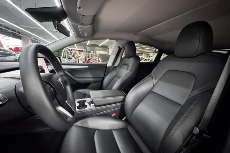 特斯拉 Model Y 2023款 后轮驱动版中控内饰7007