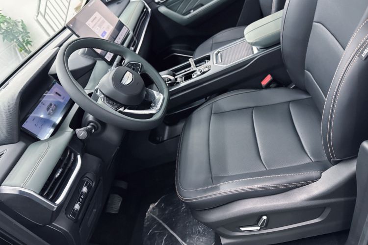 吉利汽车 豪越L 2024款 2.0T DCT尊贵型中控内饰7001