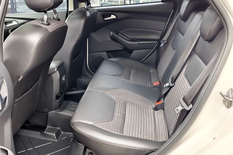 福特 福克斯 2015款 两厢 1.6L 自动风尚型中控内饰7004