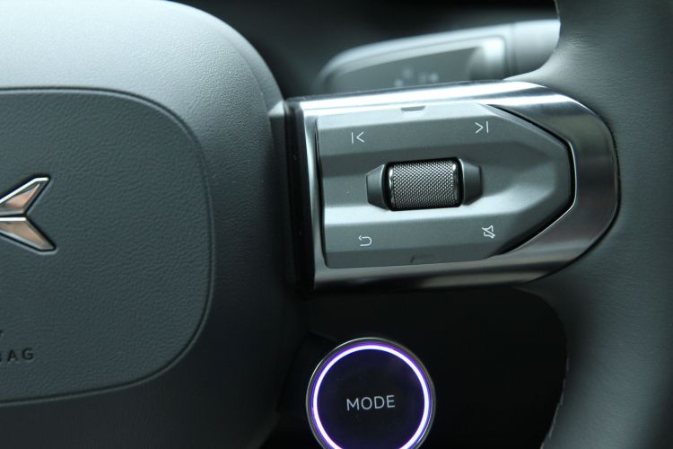 小鹏P7 2025款 750 四驱高性能 Ultra中控内饰7005