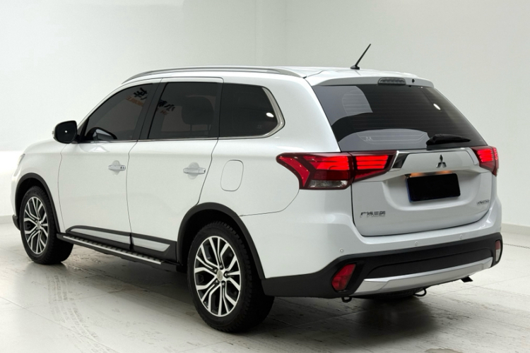 三菱 欧蓝德 2016款 2.4L 四驱精英版 5座车身外观6004