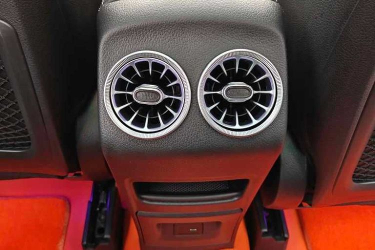 奔驰GLB 2023款 GLB 200 动感型中控内饰7004