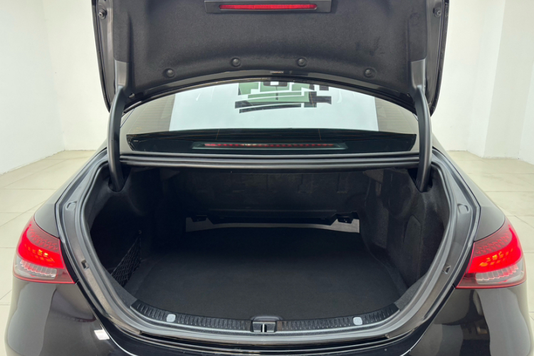 奔驰E级 2022款 改款三 E 300 L 运动时尚型局部细节23