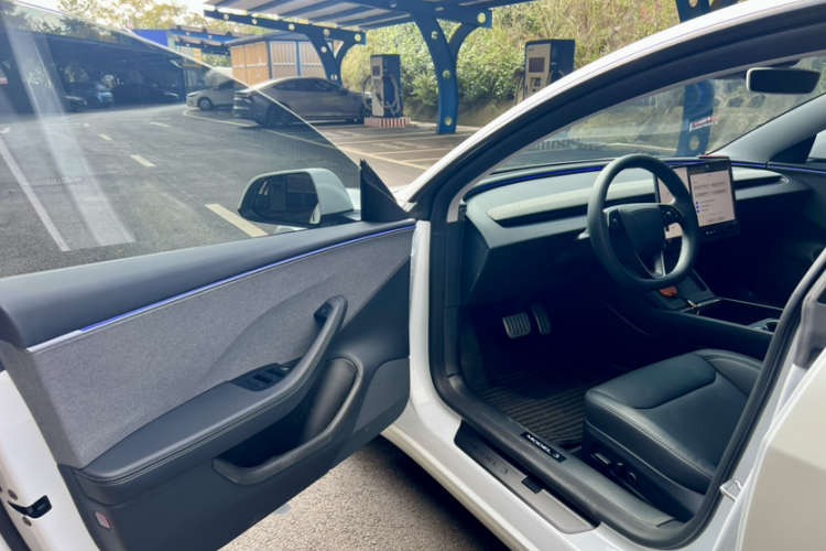 特斯拉 Model 3 2025款 后轮驱动版中控内饰7006
