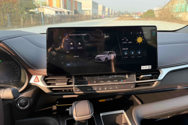 丰田 格瑞维亚 2026款 2.5L混动 尊贵PLUS四驱版中控内饰7001