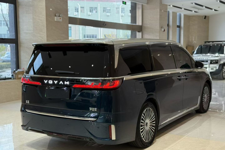 岚图汽车 岚图梦想家 2025款 PHEV 四驱旗舰鲲鹏版车身外观6006