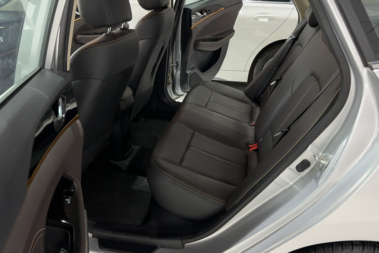 长安 逸动DT 2018款 1.6L 自动尊享型中控内饰7001